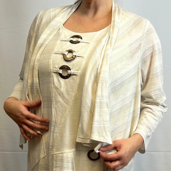Silver And Cream Bolero - Picture 1 of 4
